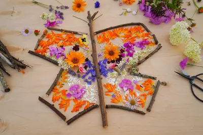 Summer Crafting with Flowers and Leaves