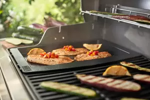 Griddle, Cast iron, fits Genesis® II 4 and 6 burner - image 3