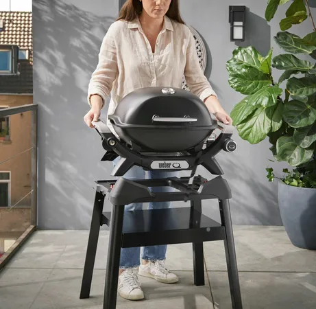 Q 1200N Gas Barbecue with Side Tables - image 6