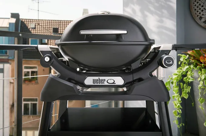 Q 1200N Gas Barbecue with Side Tables - image 5